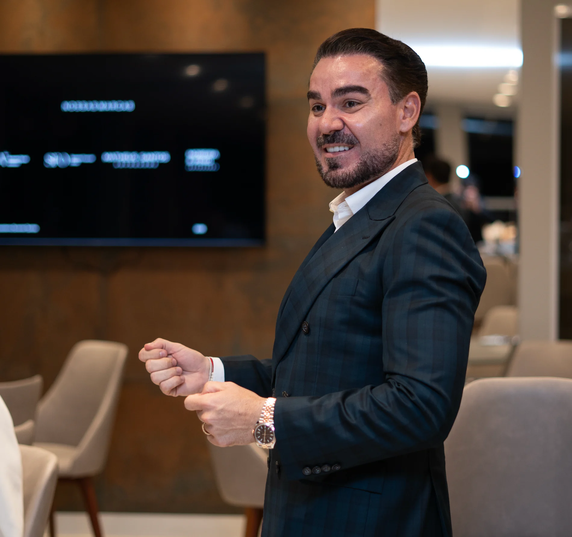 Dr. Matheus Scremin Santos durante encontro empresarial.
